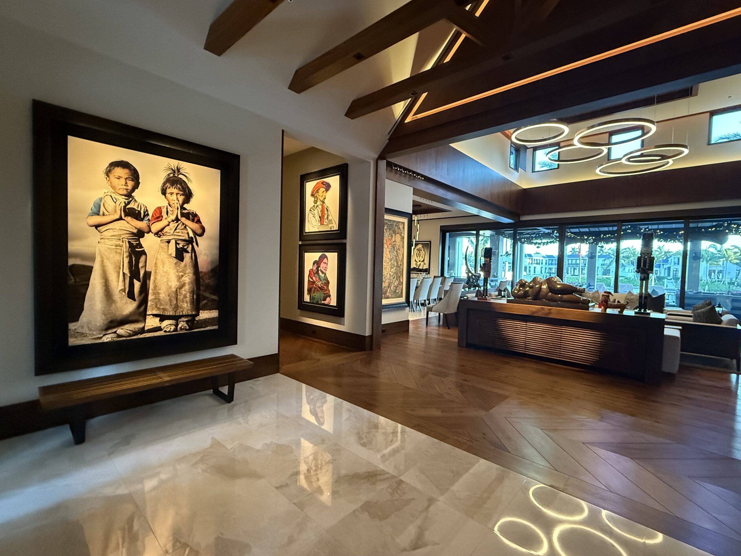 Almost Invisible Art Lighting